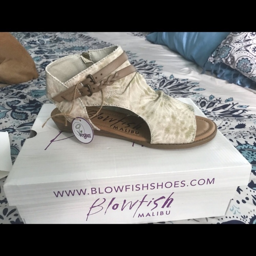 Blowfish sandals 🌺